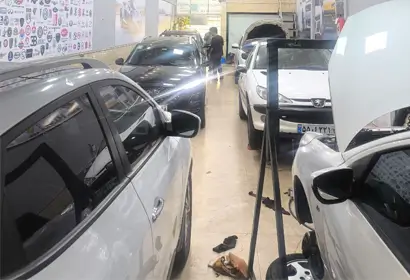نمایی از تعمیرگاه کارا گیربکس